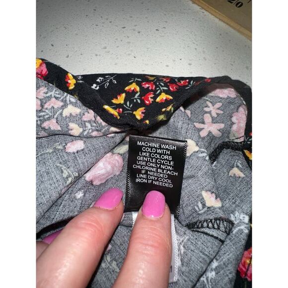 Torrid Harper Short Sleeve Top Blouse Black Floral Sz 2 lightweight Flowy Boho - Picture 6 of 8